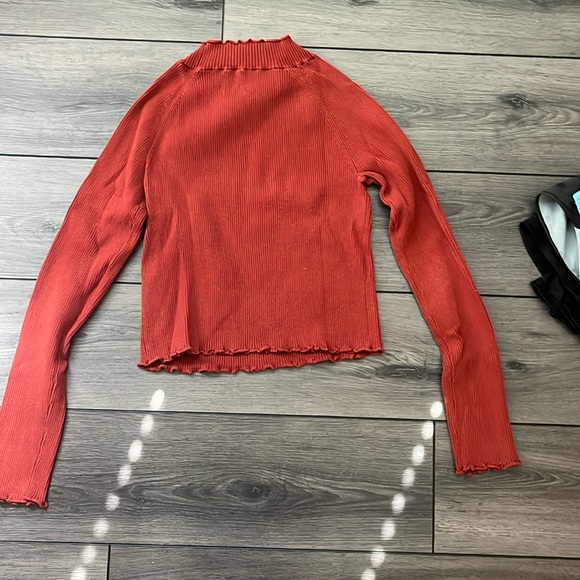 Rust colored long sleeve with mockneck - Picture 2 of 2